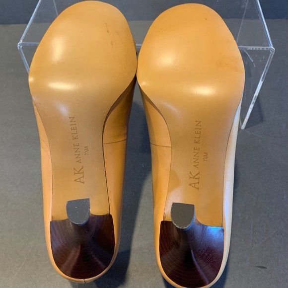 Anne Klein Womens New 7.5M Beige Pump w Fringe and Gold Hoop features on Toes - Picture 5 of 6